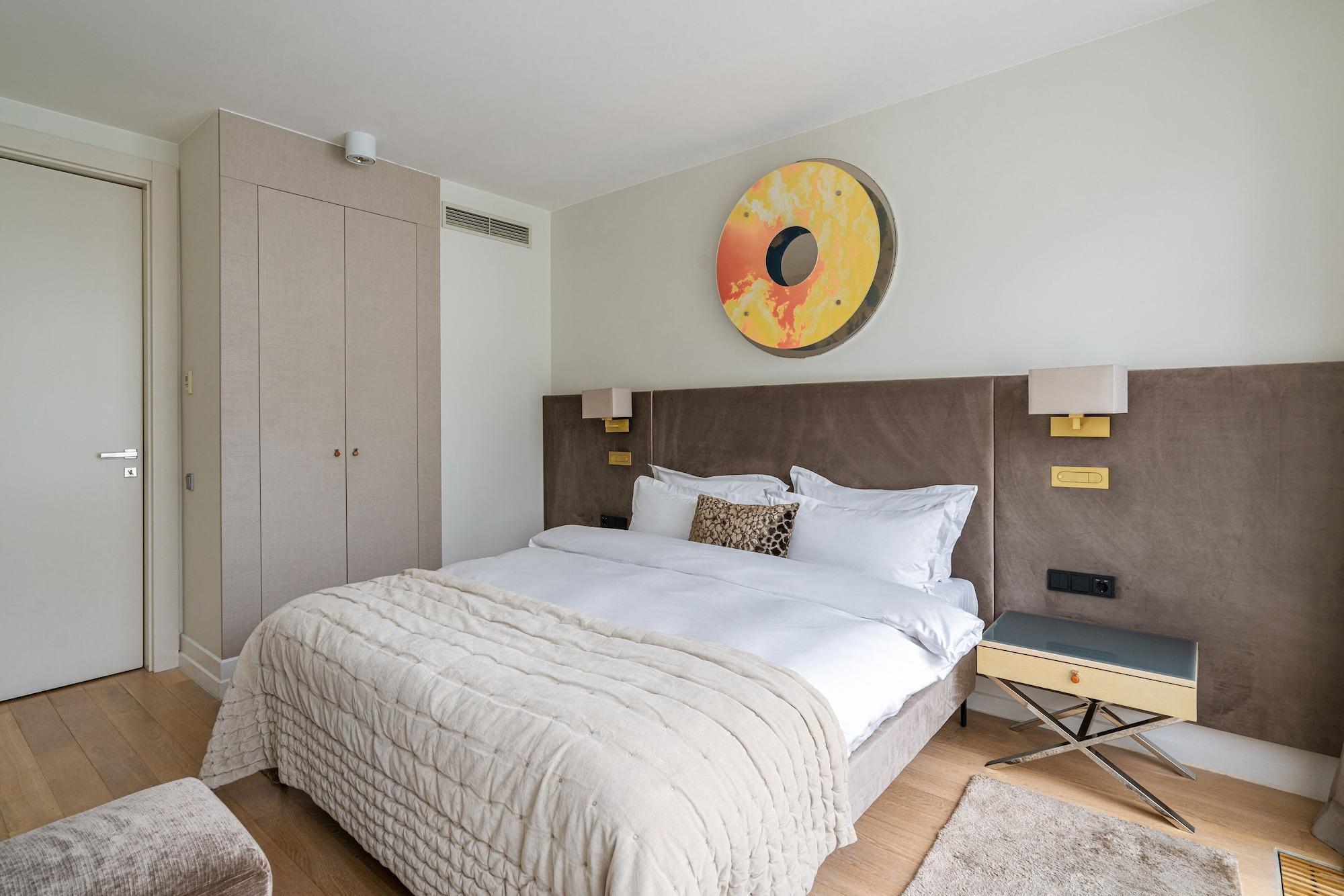 H15 Boutique Hotel, Warsaw, A Member Of Design Hotels Bagian luar foto A bedroom at the hotel