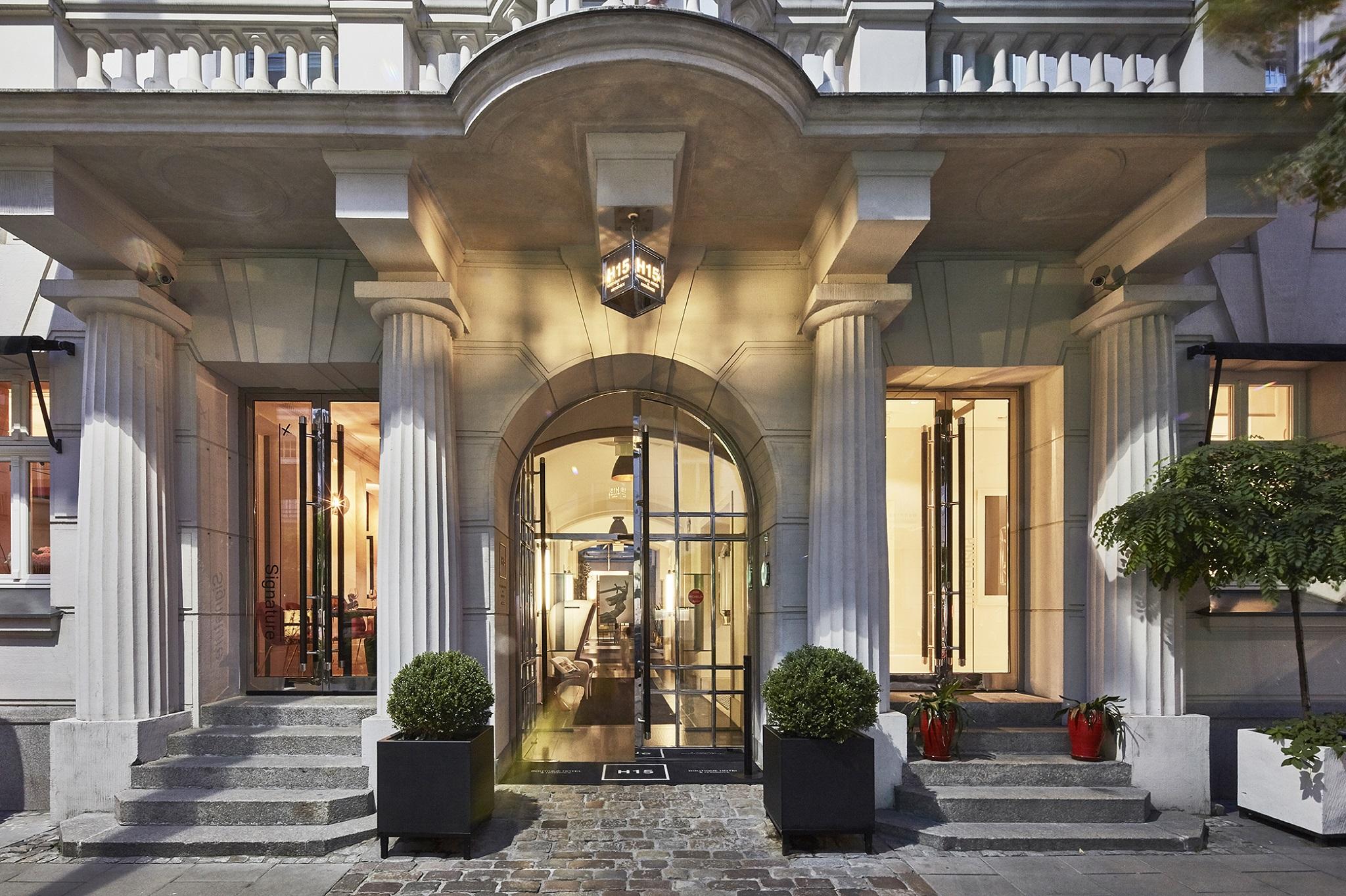 H15 Boutique Hotel, Warsaw, A Member Of Design Hotels Bagian luar foto Entrance to the hotel