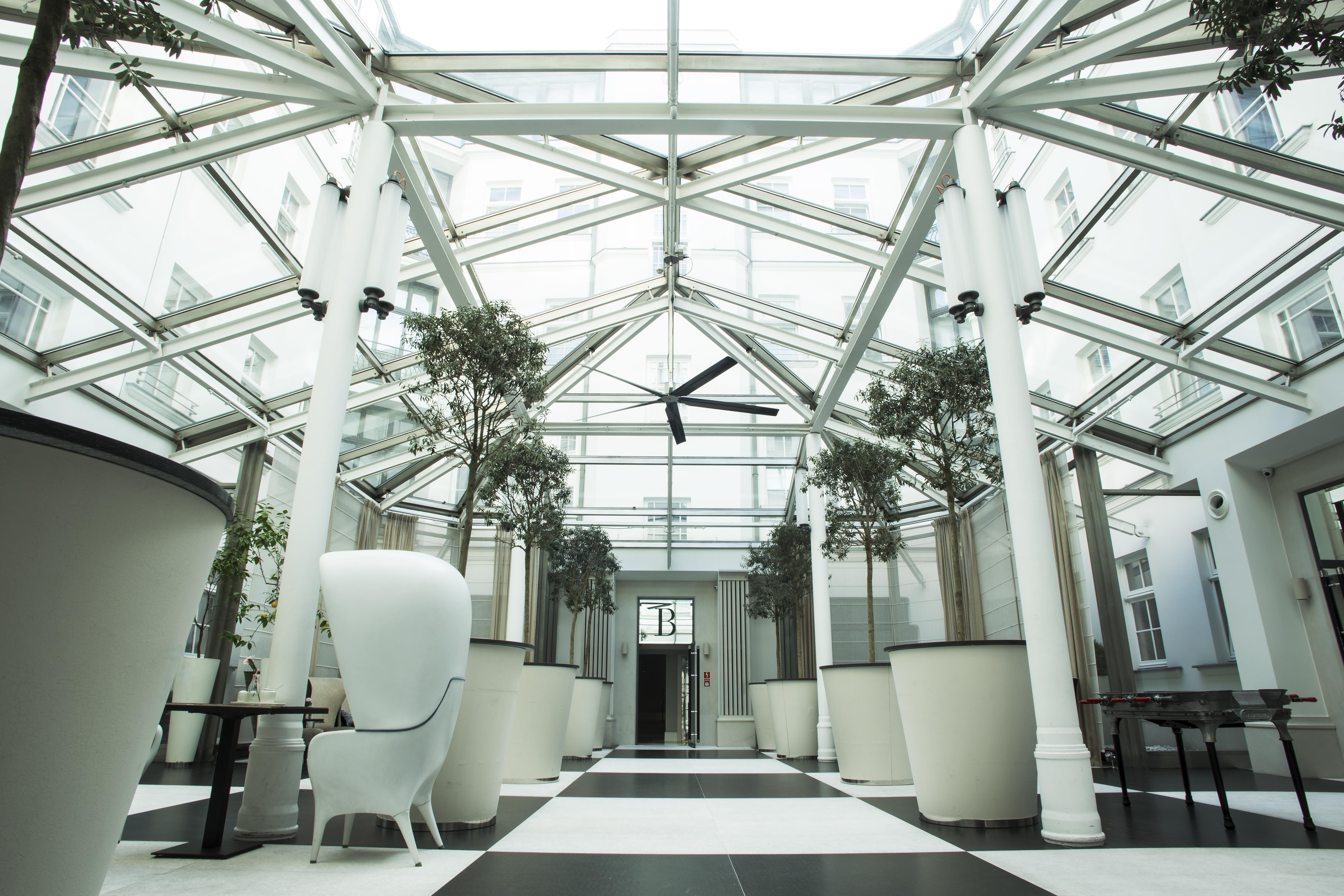 H15 Boutique Hotel, Warsaw, A Member Of Design Hotels Bagian luar foto The atrium