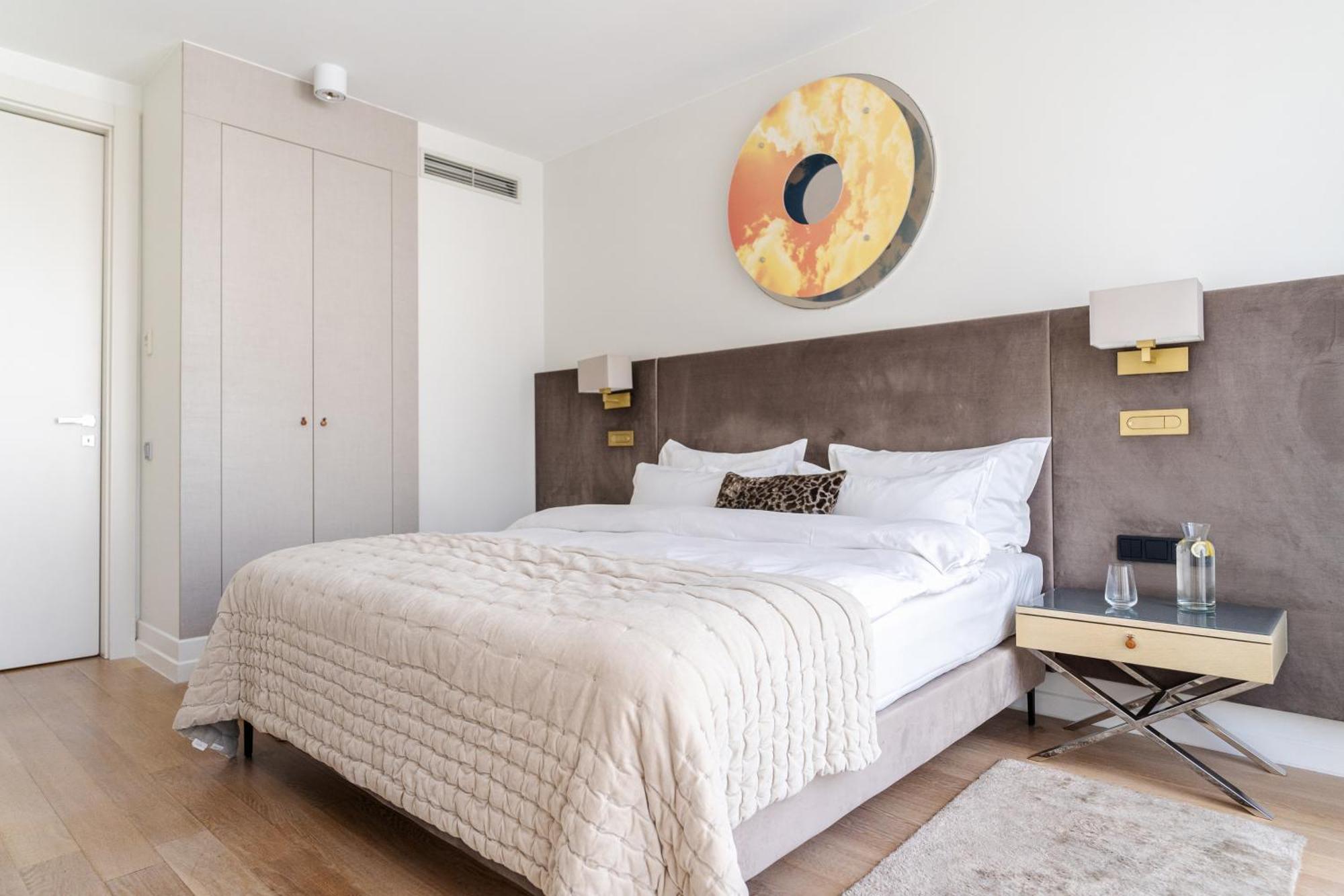 H15 Boutique Hotel, Warsaw, A Member Of Design Hotels Bagian luar foto A bedroom at The Standard East Village