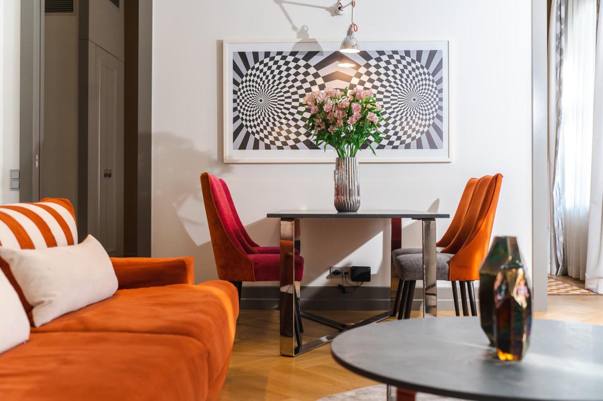 H15 Boutique Hotel, Warsaw, A Member Of Design Hotels Bagian luar foto A living room in a serviced apartment in Paris