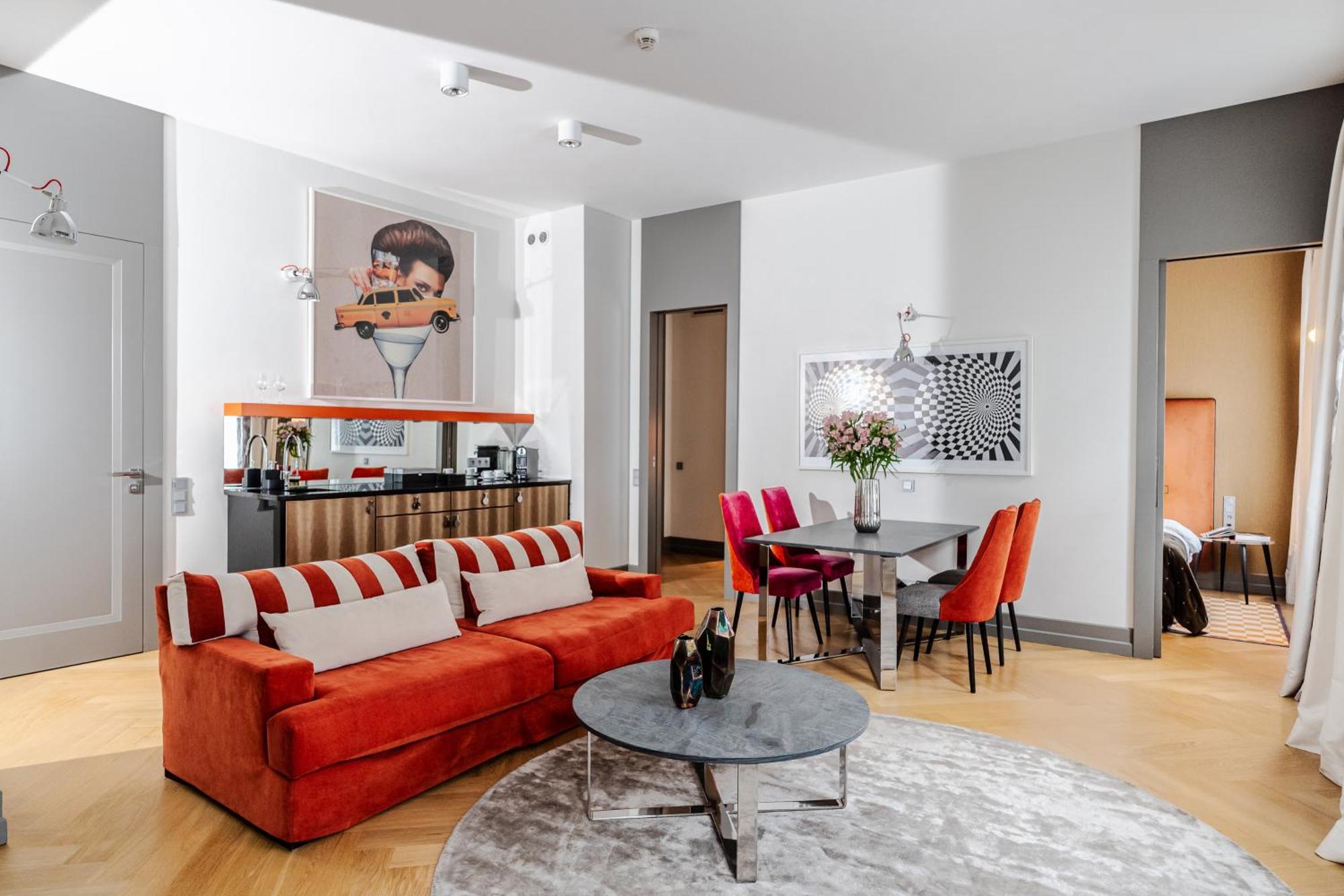 H15 Boutique Hotel, Warsaw, A Member Of Design Hotels Bagian luar foto A suite at the hotel