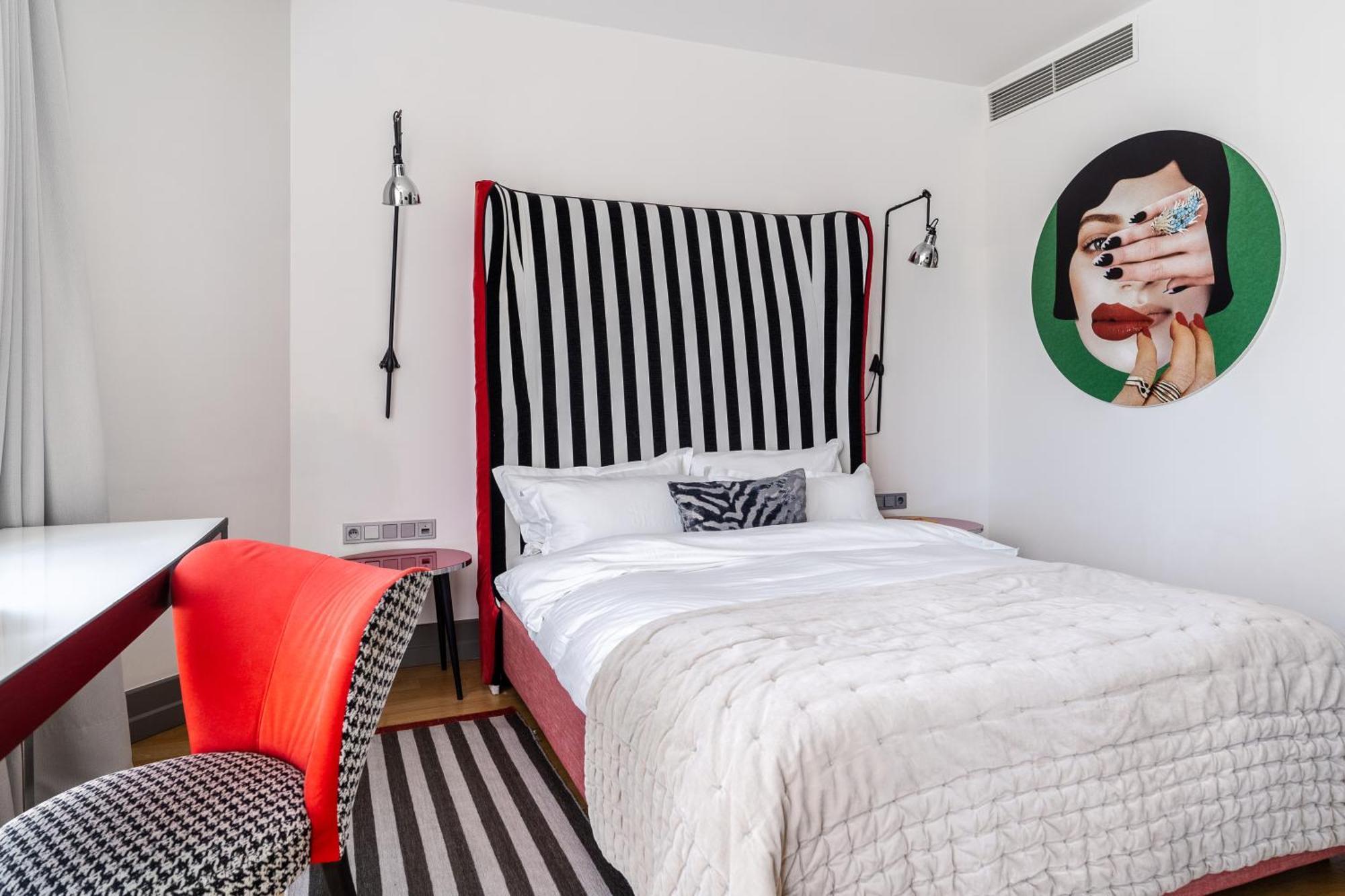 H15 Boutique Hotel, Warsaw, A Member Of Design Hotels Bagian luar foto A room at the Standard East Village