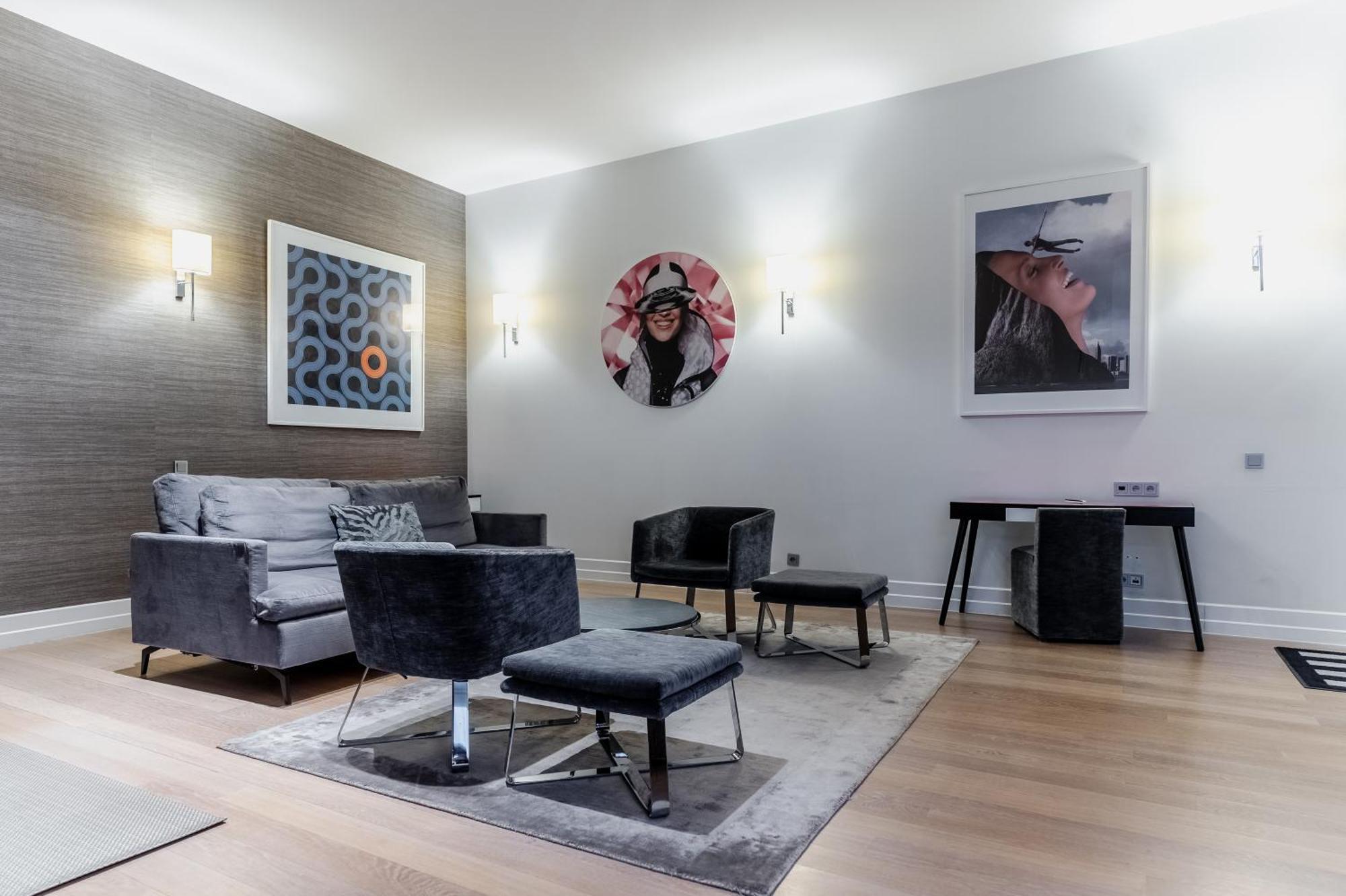 H15 Boutique Hotel, Warsaw, A Member Of Design Hotels Bagian luar foto The interior of the 1960s building