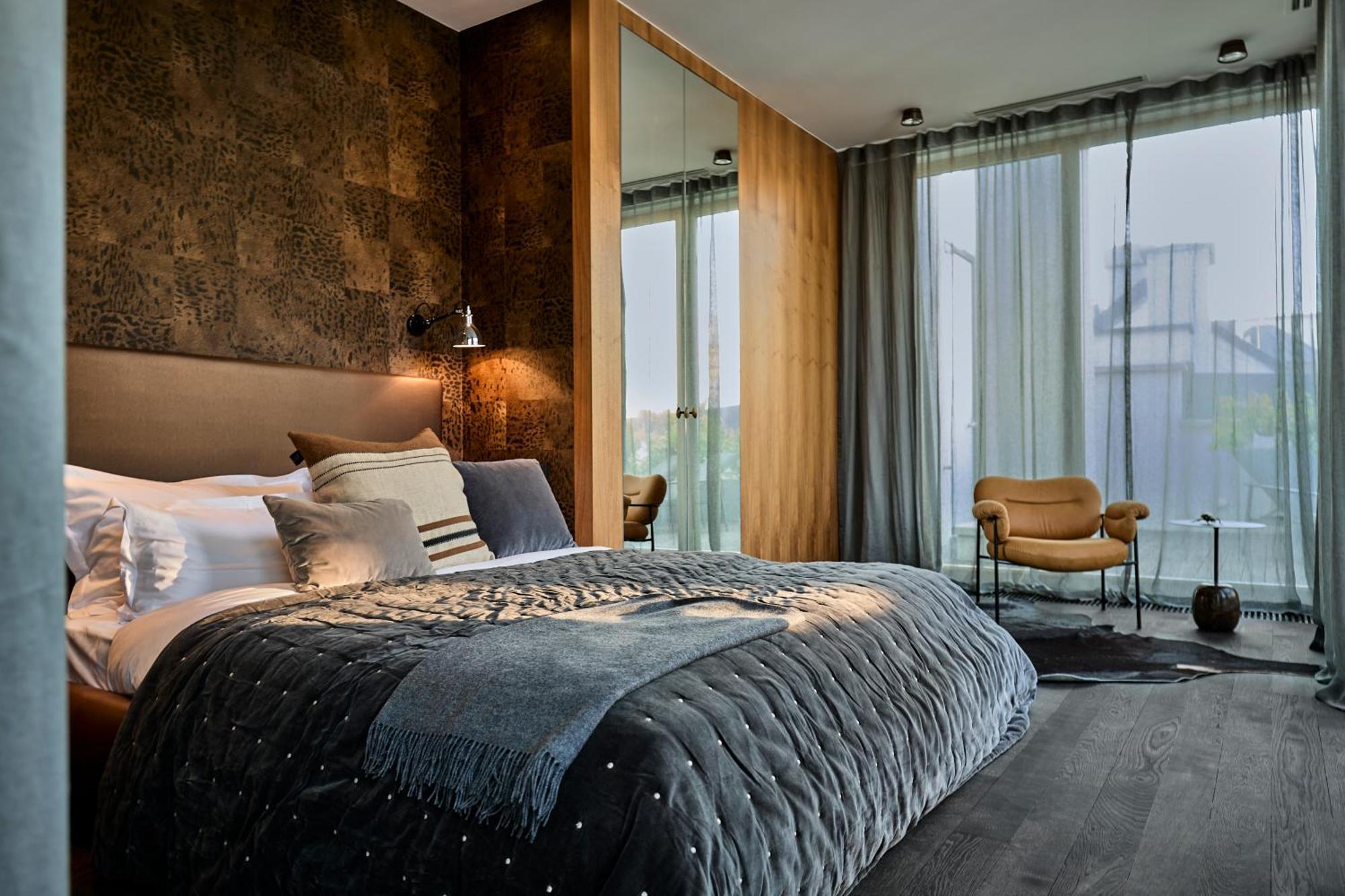H15 Boutique Hotel, Warsaw, A Member Of Design Hotels Bagian luar foto A bedroom at the hotel