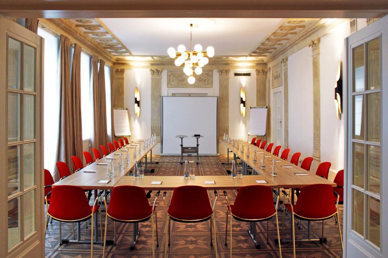 H15 Boutique Hotel, Warsaw, A Member Of Design Hotels Bagian luar foto The conference room